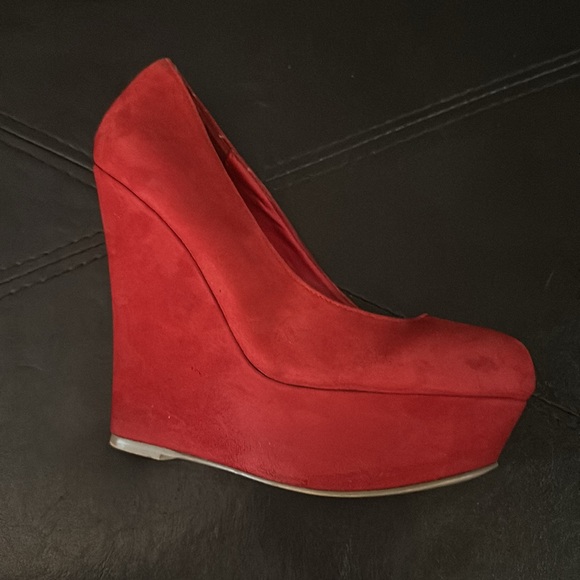 Steve Madden Pammyy High Platform Red Suede, Size 7 M - Picture 9 of 10
